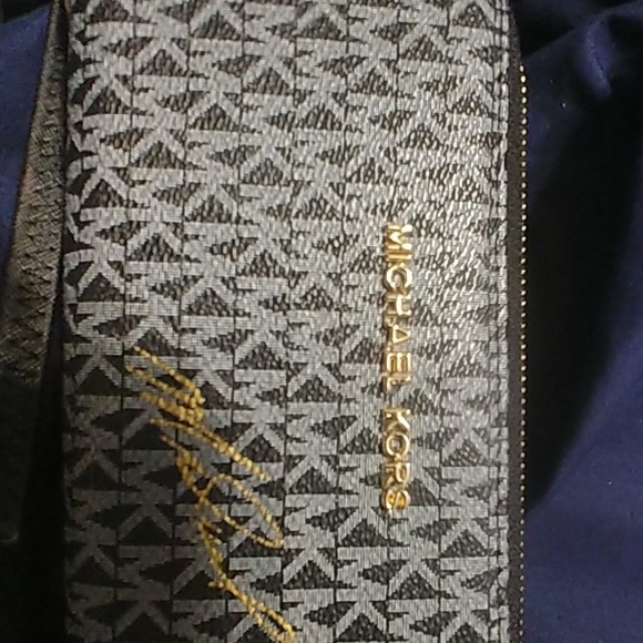 Handbags - Michael kors pocket book